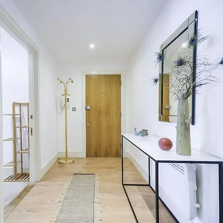 Luxurious 2-Bedroom Apartment Лондон Экстерьер фото