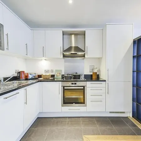 Luxurious 2-Bedroom Apartment Лондон Экстерьер фото