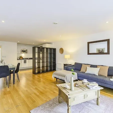 Luxurious 2-Bedroom Apartment Лондон Экстерьер фото